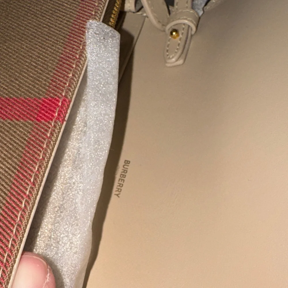 Burberry Beige Leather & Vintage Check Envelope Crossbody - Picture 5 of 7